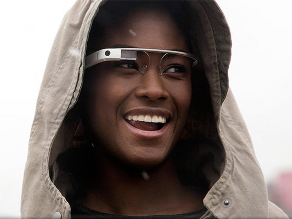 un-mannequin-portant-les-lunettes-de-google